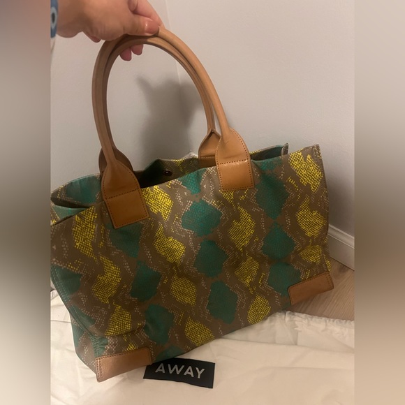 Tory Burch snakeskin print Canvas Tote Bag - Picture 5 of 11